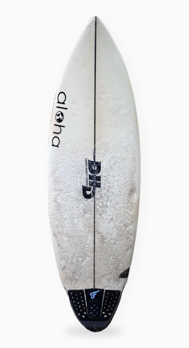 DHD Black Diamond 5’7 shortboard, standing
